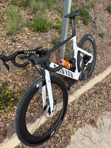 Brugt Canyon Aeroad CF SLX 8 Disc Di2 2023 2023 Road & Gravel — billede 2 af 3