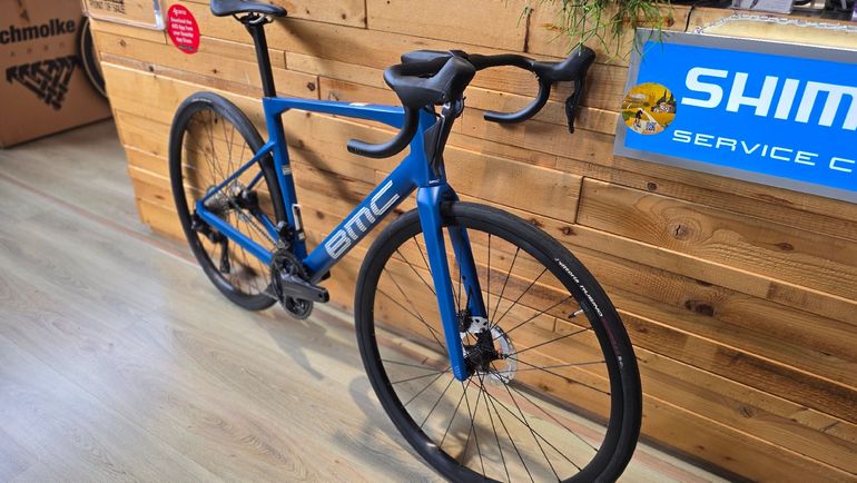 Used BMC Roadmachine TWO 2024 2024 Road & Gravel, Blau — image 3 of 3