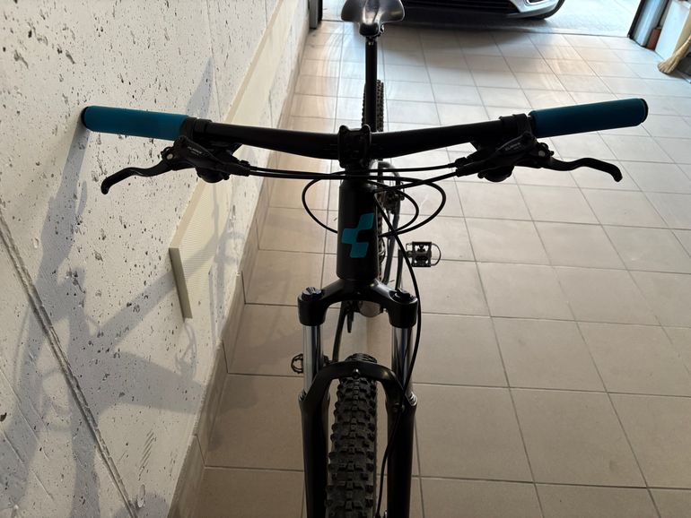 Used CUBE AIM, RACE 2022 2022 Mountainbike, Black, 27.5, 29 — image 5 of 6