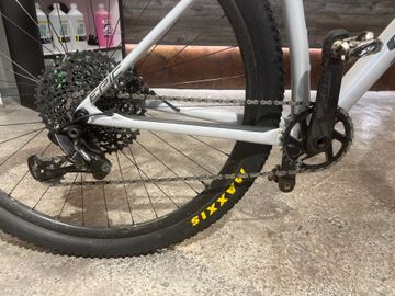 Used Specialized Epic SRAM GX Eagle 2019 Mountainbike, Light Gray — image 3 of 6