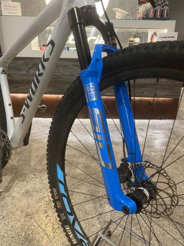 Used Specialized Epic SRAM GX Eagle 2019 Mountainbike, Light Gray — image 4 of 6