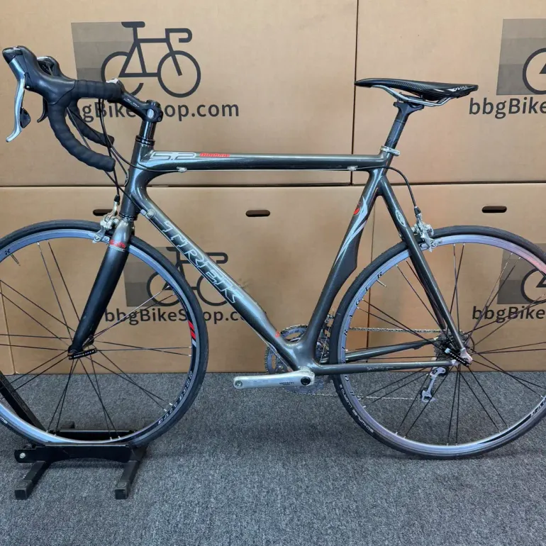 Used Trek Trek Madone 5.2 2006 (62cm) 2006 Road & Gravel, Light Gray — image 2 of 5