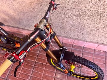 Used Santa Cruz V10 SRAM X01 DH 2020 Mountainbike, Black — image 11 of 22
