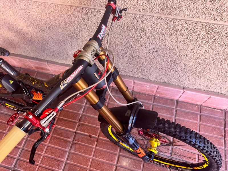 Used Santa Cruz V10 SRAM X01 DH 2020 Mountainbike, Black — image 11 of 22