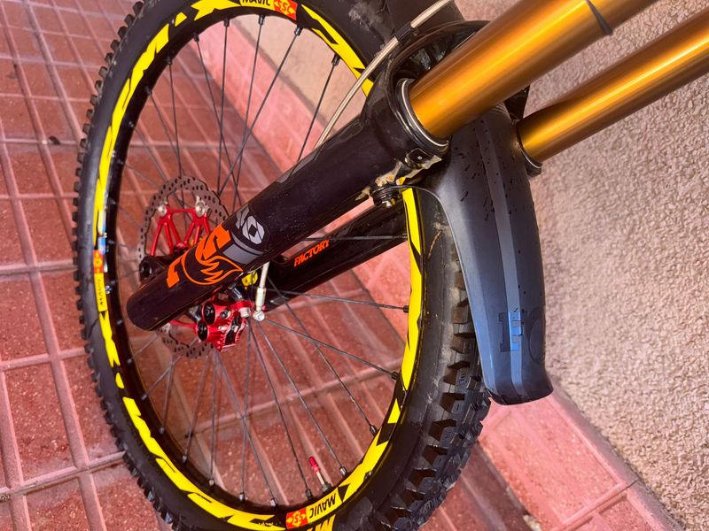 Used Santa Cruz V10 SRAM X01 DH 2020 Mountainbike, Black — image 15 of 22