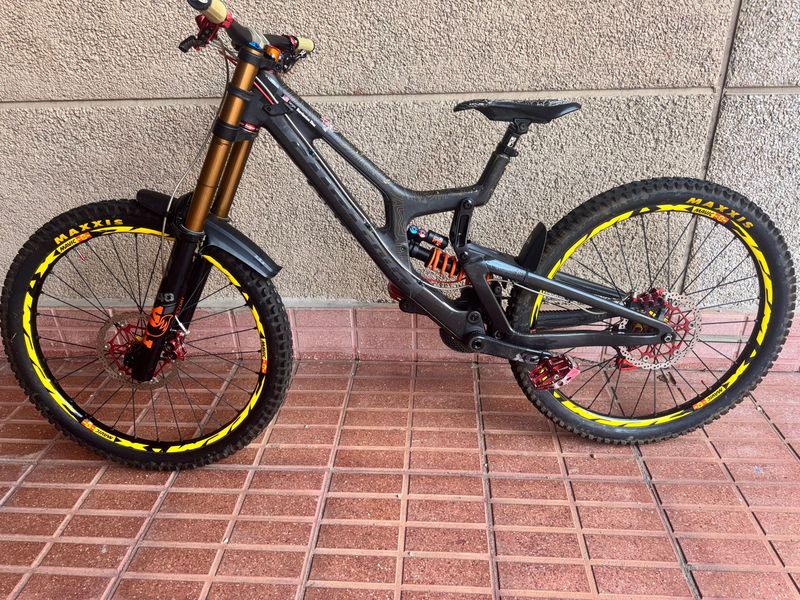 Used Santa Cruz V10 SRAM X01 DH 2020 Mountainbike, Black — image 2 of 22