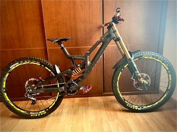 Used Santa Cruz V10 SRAM X01 DH 2020 Mountainbike, Black — image 18 of 22