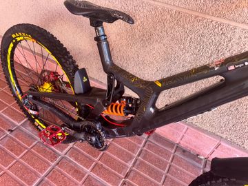 Used Santa Cruz V10 SRAM X01 DH 2020 Mountainbike, Black — image 9 of 22