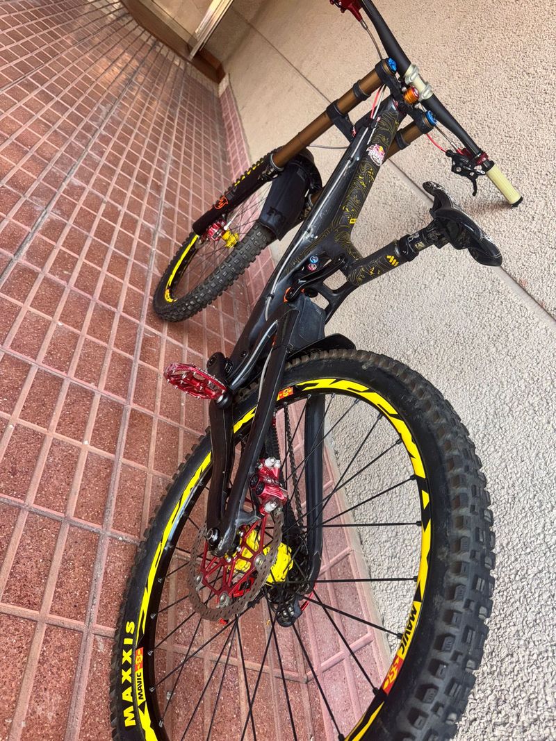 Used Santa Cruz V10 SRAM X01 DH 2020 Mountainbike, Black — image 8 of 22