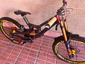 Used Santa Cruz V10 SRAM X01 DH 2020 Mountainbike, Black — image 10 of 22