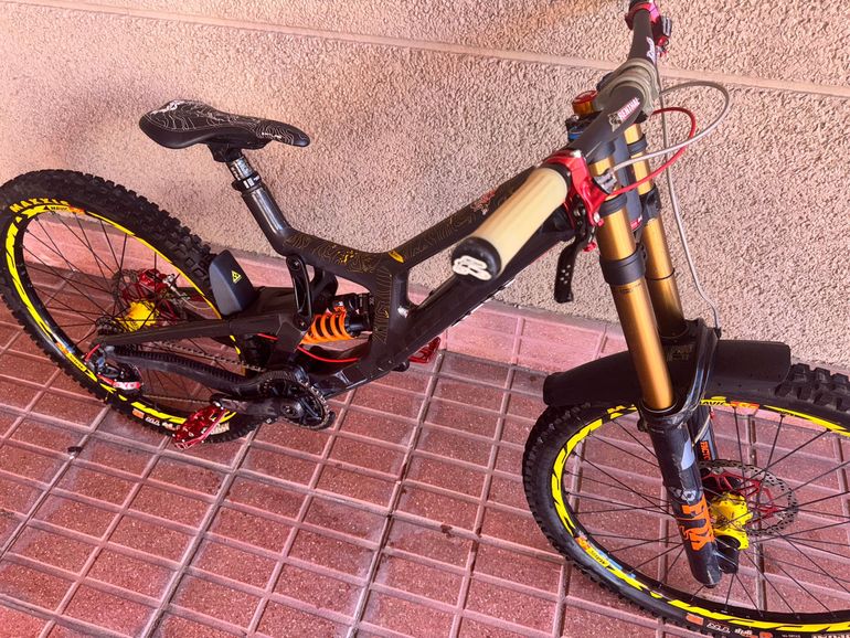 Used Santa Cruz V10 SRAM X01 DH 2020 Mountainbike, Black — image 10 of 22