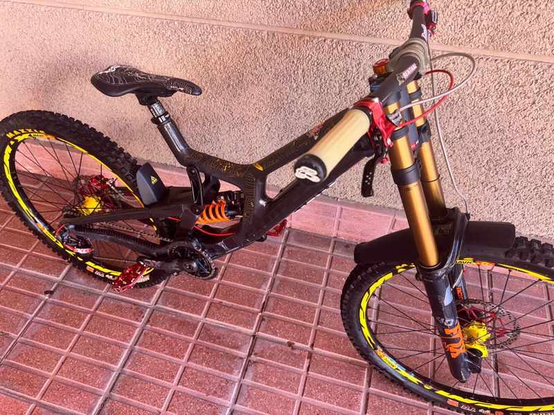 Used Santa Cruz V10 SRAM X01 DH 2020 Mountainbike, Black — image 10 of 22