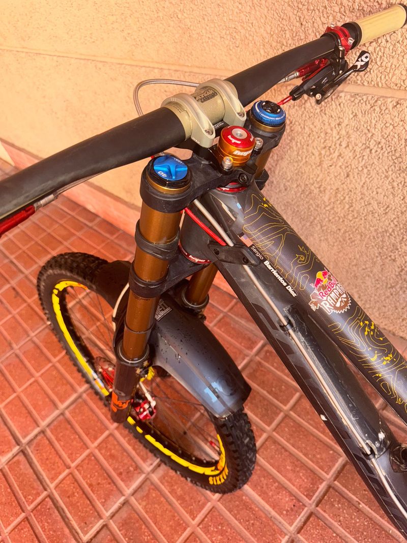 Used Santa Cruz V10 SRAM X01 DH 2020 Mountainbike, Black — image 13 of 22