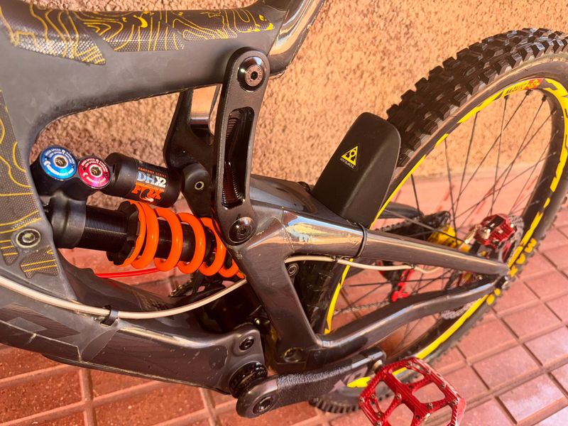 Used Santa Cruz V10 SRAM X01 DH 2020 Mountainbike, Black — image 14 of 22