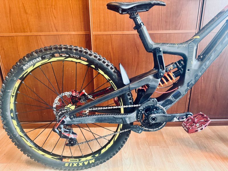 Used Santa Cruz V10 SRAM X01 DH 2020 Mountainbike, Black — image 21 of 22