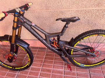 Used Santa Cruz V10 SRAM X01 DH 2020 Mountainbike, Black — image 17 of 22