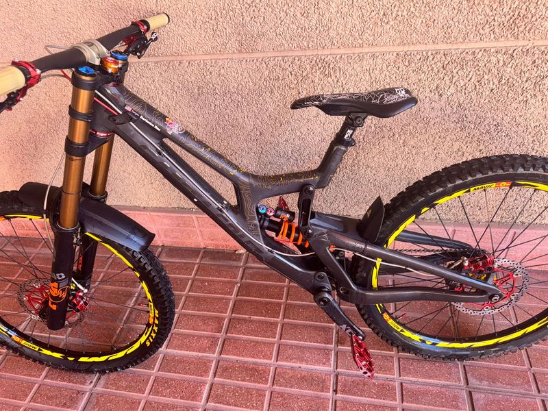 Used Santa Cruz V10 SRAM X01 DH 2020 Mountainbike, Black — image 17 of 22