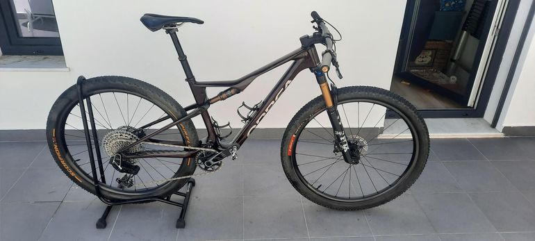 Used Orbea Oiz SRAM X0 Eagle AXS (T-Type) 2024 Mountainbike, Red, 29 — image 1 of 12