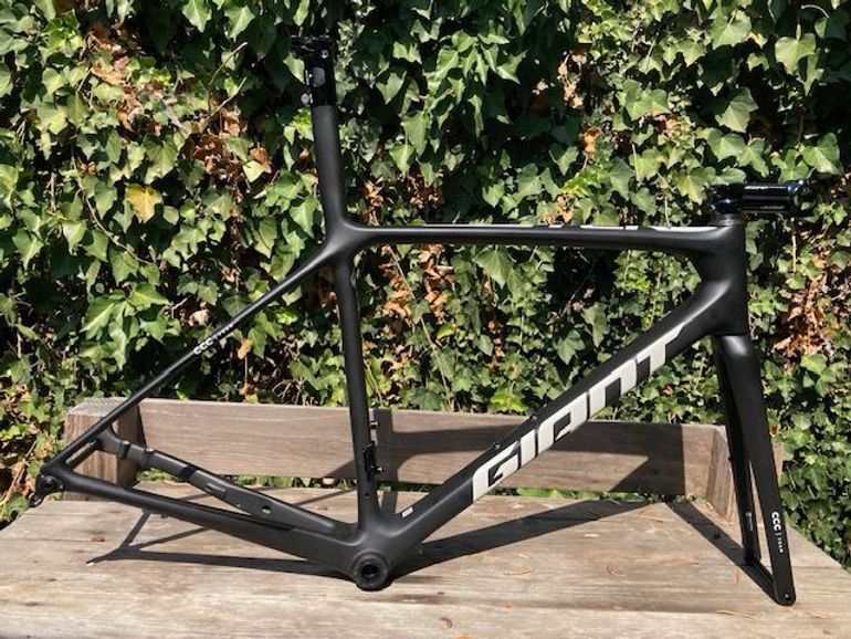 Used Giant TCR Advanced SL Disc 2020 Road & Gravel, Black — image 1 of 4