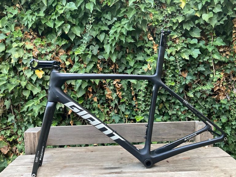 Used Giant TCR Advanced SL Disc 2020 Road & Gravel, Black — image 2 of 4