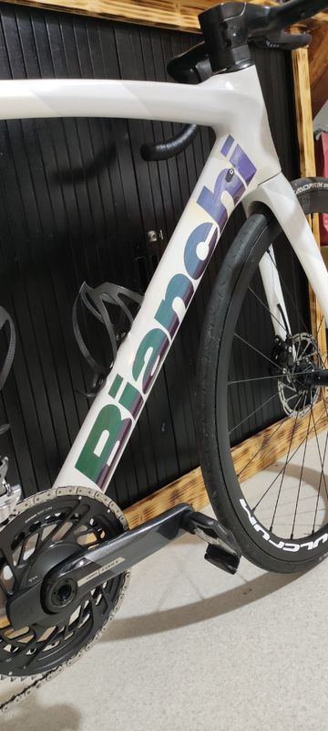 Bianchi Oltre SRAM Rival eTap AXS 2022 Road & Gravel usato, Bianco — immagine 6 di 11
