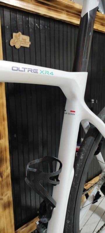 Bianchi Oltre SRAM Rival eTap AXS 2022 Road & Gravel usato, Bianco — immagine 4 di 11