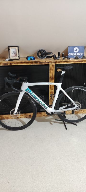 Bianchi Oltre SRAM Rival eTap AXS 2022 Road & Gravel usato, Bianco — immagine 2 di 11