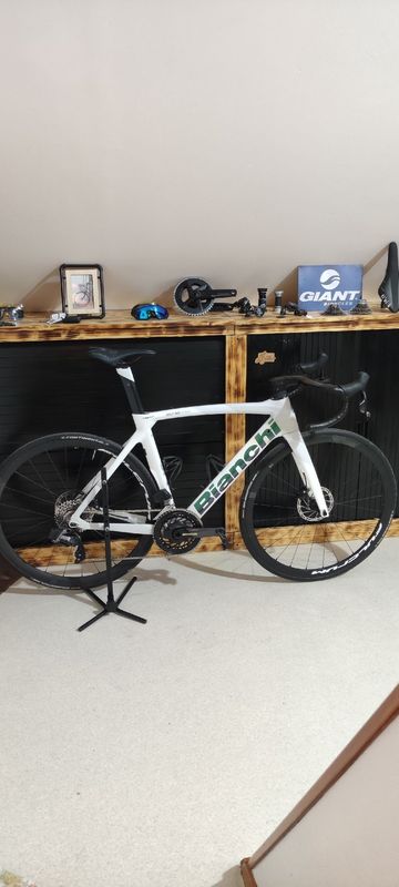 Używany Bianchi Oltre SRAM Rival eTap AXS 2022 Road & Gravel