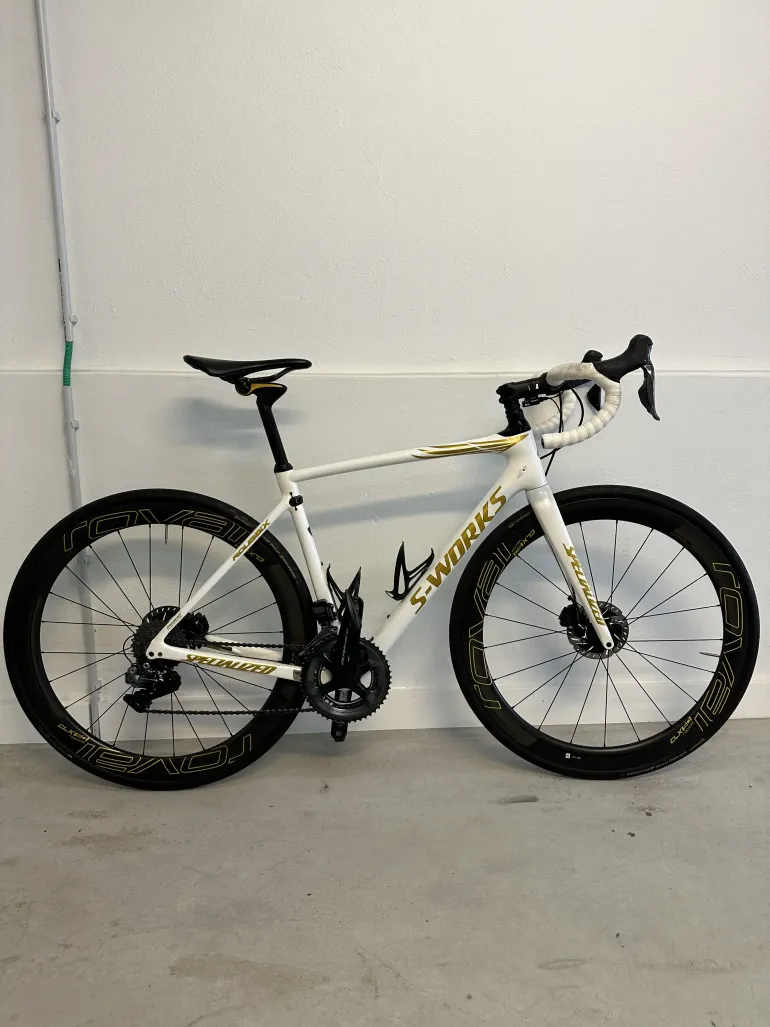 Used Specialized S-Works Roubaix Dura-Ace Di2 2018 Road & Gravel, Hellgrau — image 1 of 7