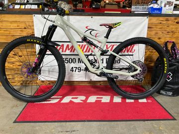 Used Specialized Stumpjumper SRAM X01 Eagle 2022 Mountainbike, Light Gray — image 2 of 3