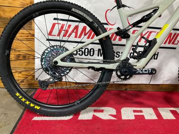 Used Specialized Stumpjumper SRAM X01 Eagle 2022 Mountainbike, Light Gray — image 3 of 3