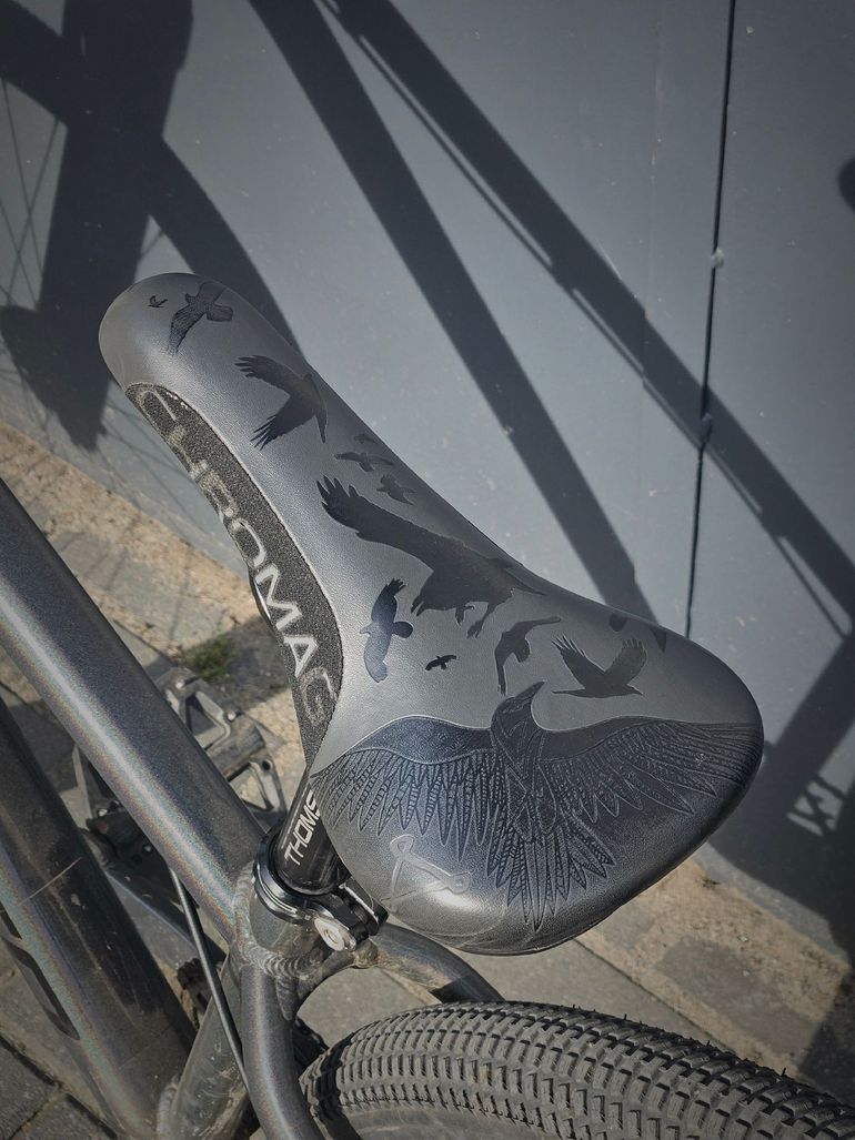 Used Norco Rampage Team Custom 2024 Mountainbike, Light Gray — image 7 of 8
