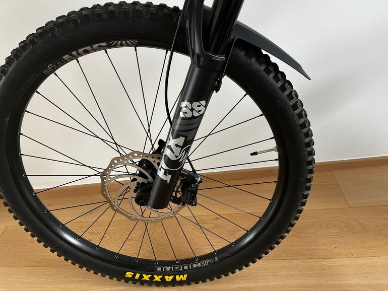 Used Canyon Torque:ON CF 8 2023 2023 Mountainbike, Black, 29, 27.5 — image 8 of 13