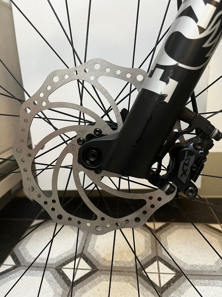 Used Canyon Torque:ON CF 8 2023 2023 Mountainbike, Black, 29, 27.5 — image 6 of 13