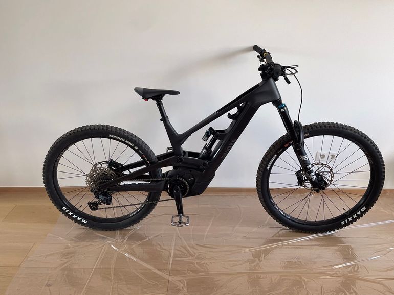 Used Canyon Torque:ON CF 8 2023 2023 Mountainbike, Black, 29, 27.5 — image 2 of 13