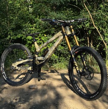 Gebrauchtes YT Industries Tues Pro Race 2021 2021 Mountainbike, Weiß, 27.5 — Bild 2 von 5