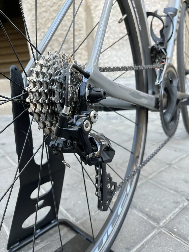 Used Canyon Ultimate CF SL 7 2022 Road & Gravel, Light Gray — image 4 of 6