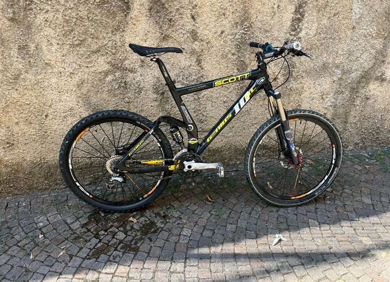 Used Scott SCOTT GENIUS MC 10 CARBON 26" 2006 Mountainbike, Schwarz — image 1 of 8