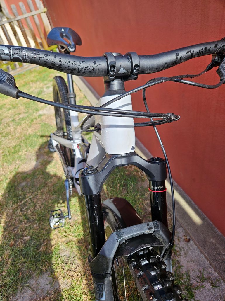 Canyon Spectral 125 CF 7 2023 2023 Mountainbike d'occasion — image 8 sur 12