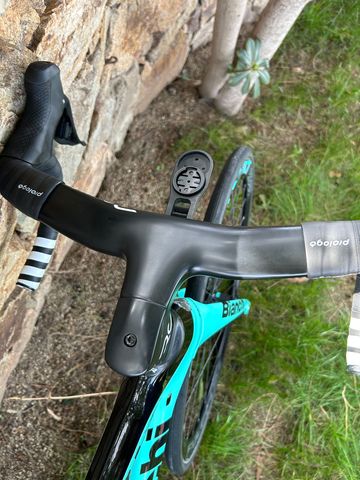 Używany Bianchi Oltre XR4 2022 Road & Gravel — zdjęcie 7 z 13