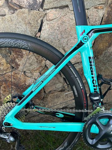 Używany Bianchi Oltre XR4 2022 Road & Gravel — zdjęcie 4 z 13