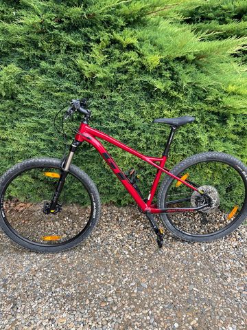 Used GT Avalanche Elite 2022 2022 Mountainbike, Red, 27.5 — image 1 of 6