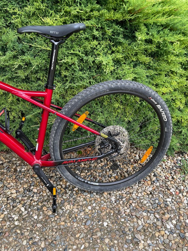 Used GT Avalanche Elite 2022 2022 Mountainbike, Red, 27.5 — image 6 of 6