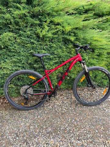 Used GT Avalanche Elite 2022 2022 Mountainbike, Red, 27.5 — image 2 of 6