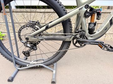 Used Pivot FIREBIRD Pro XT/XTR 2024 2024 Mountainbike, Light Gray, 29 — image 6 of 8
