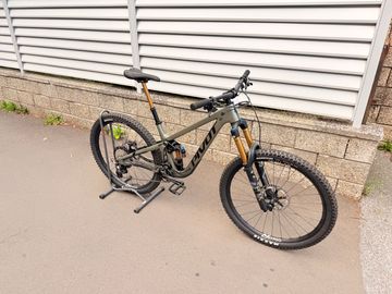 Used Pivot FIREBIRD Pro XT/XTR 2024 2024 Mountainbike, Light Gray, 29 — image 5 of 8