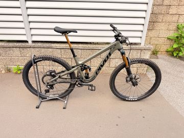 Used Pivot FIREBIRD Pro XT/XTR 2024 2024 Mountainbike, Light Gray, 29 — image 2 of 8