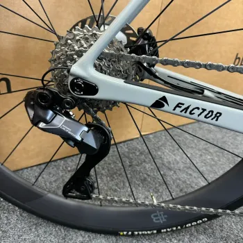 Used California Bicycle Factory O2 Disc 12-speed Shimano Ultegra Di2 - 2024 (54cm) 2024 Road & Gravel, Light Gray — image 9 of 18