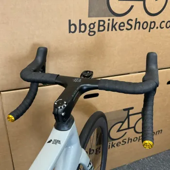 Used California Bicycle Factory O2 Disc 12-speed Shimano Ultegra Di2 - 2024 (54cm) 2024 Road & Gravel, Light Gray — image 10 of 18