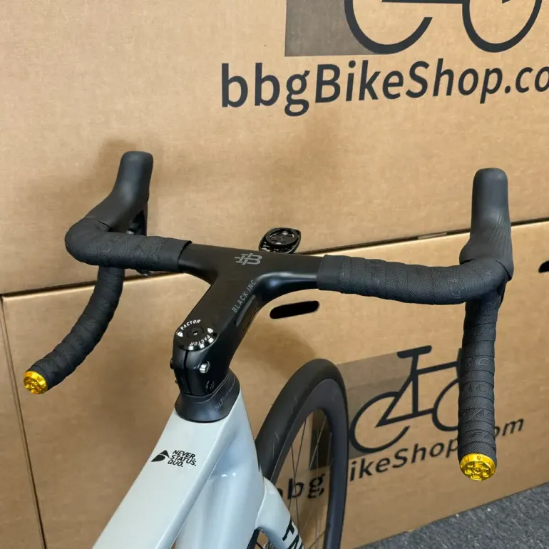 Used California Bicycle Factory O2 Disc 12-speed Shimano Ultegra Di2 - 2024 (54cm) 2024 Road & Gravel, Light Gray — image 10 of 18